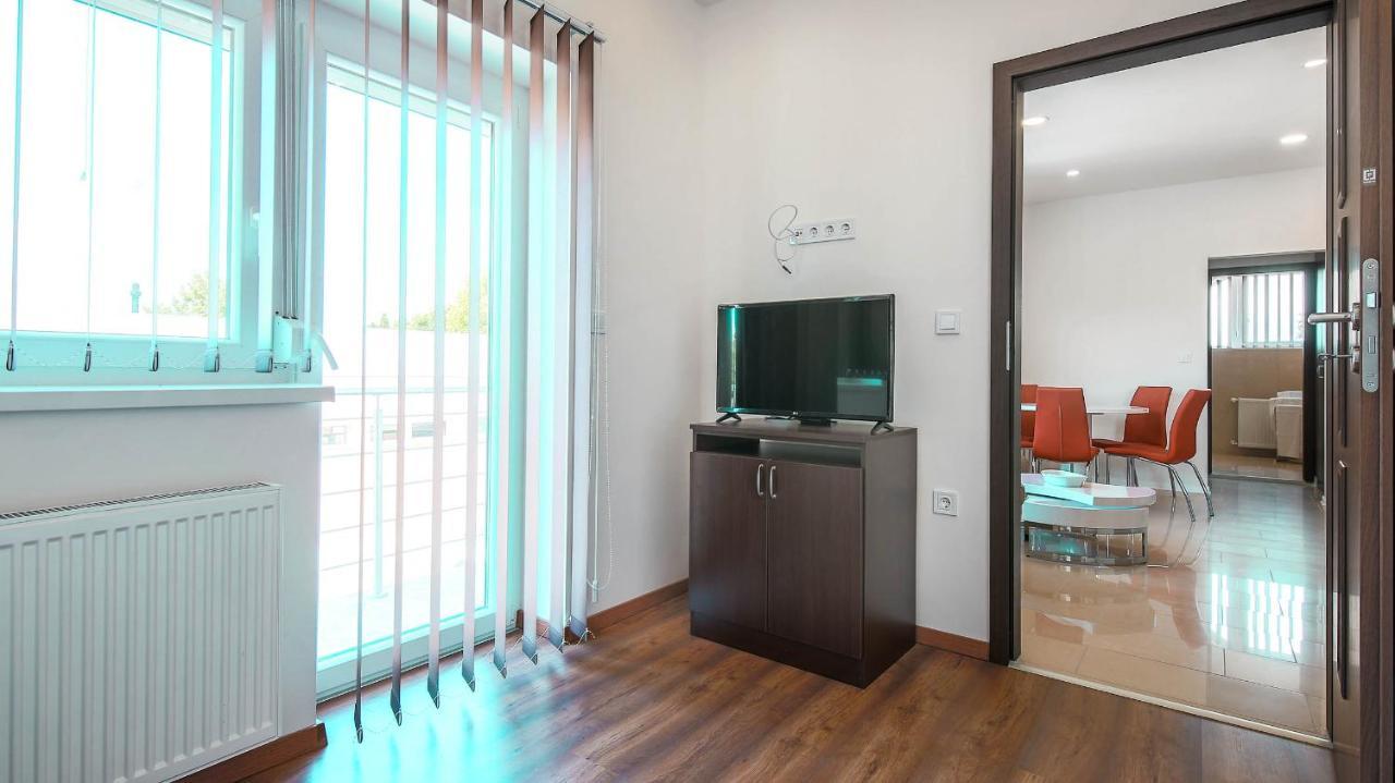 White Apartman Siofok Bagian luar foto