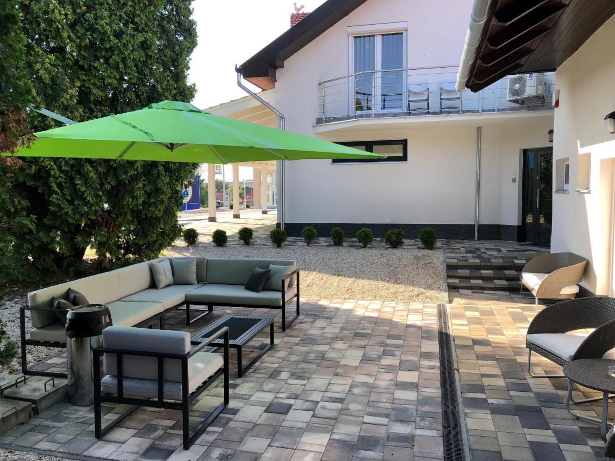 White Apartman Siofok Bagian luar foto
