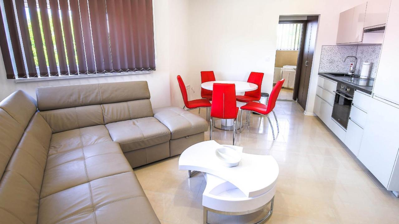 White Apartman Siofok Bagian luar foto