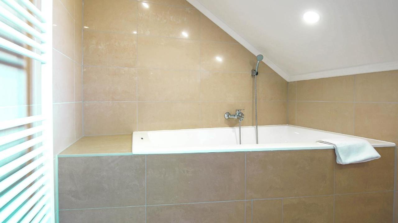 White Apartman Siofok Bagian luar foto