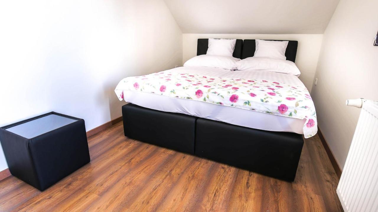 White Apartman Siofok Bagian luar foto