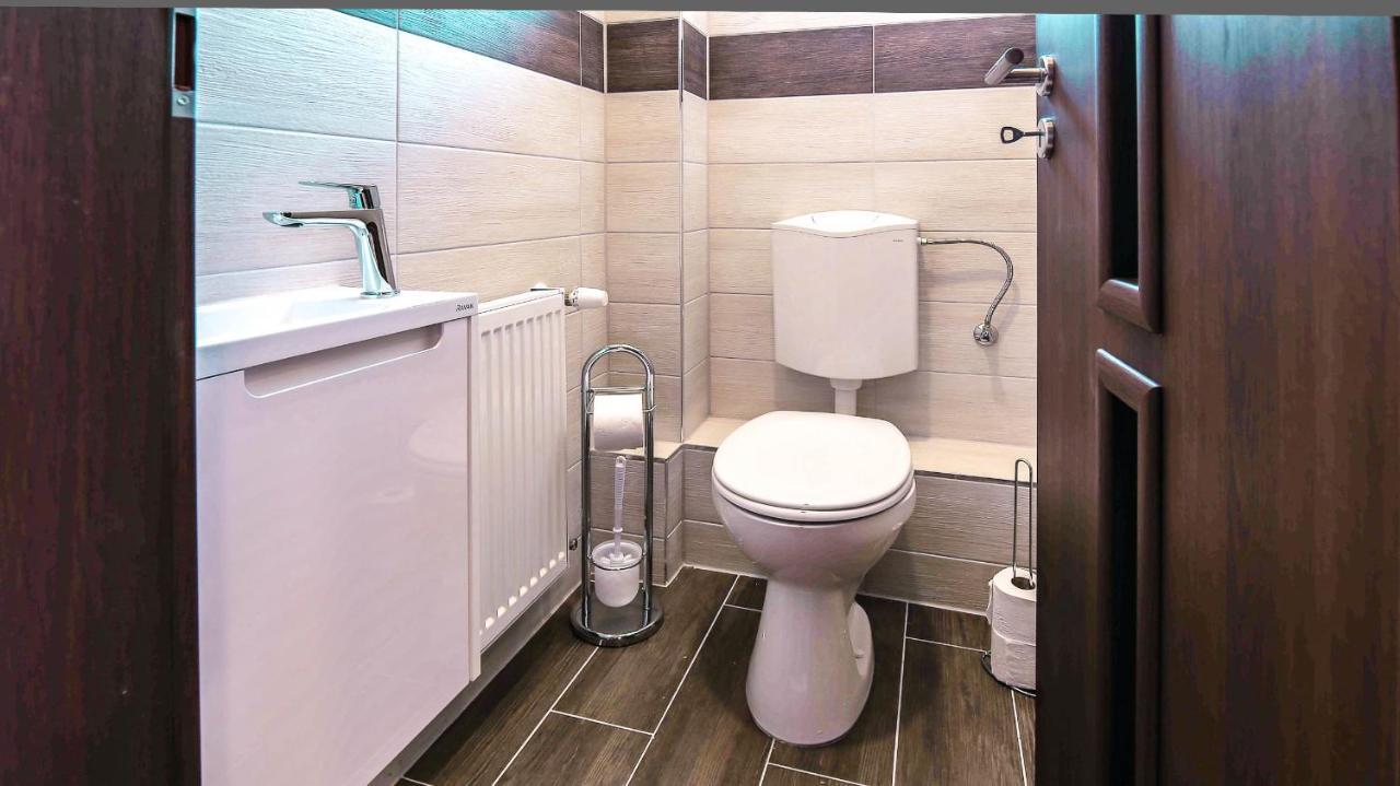 White Apartman Siofok Bagian luar foto