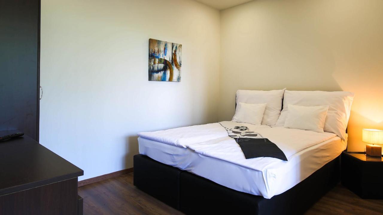 White Apartman Siofok Bagian luar foto