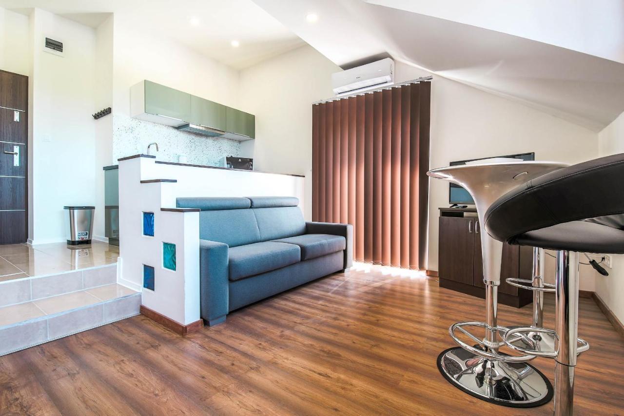 White Apartman Siofok Bagian luar foto