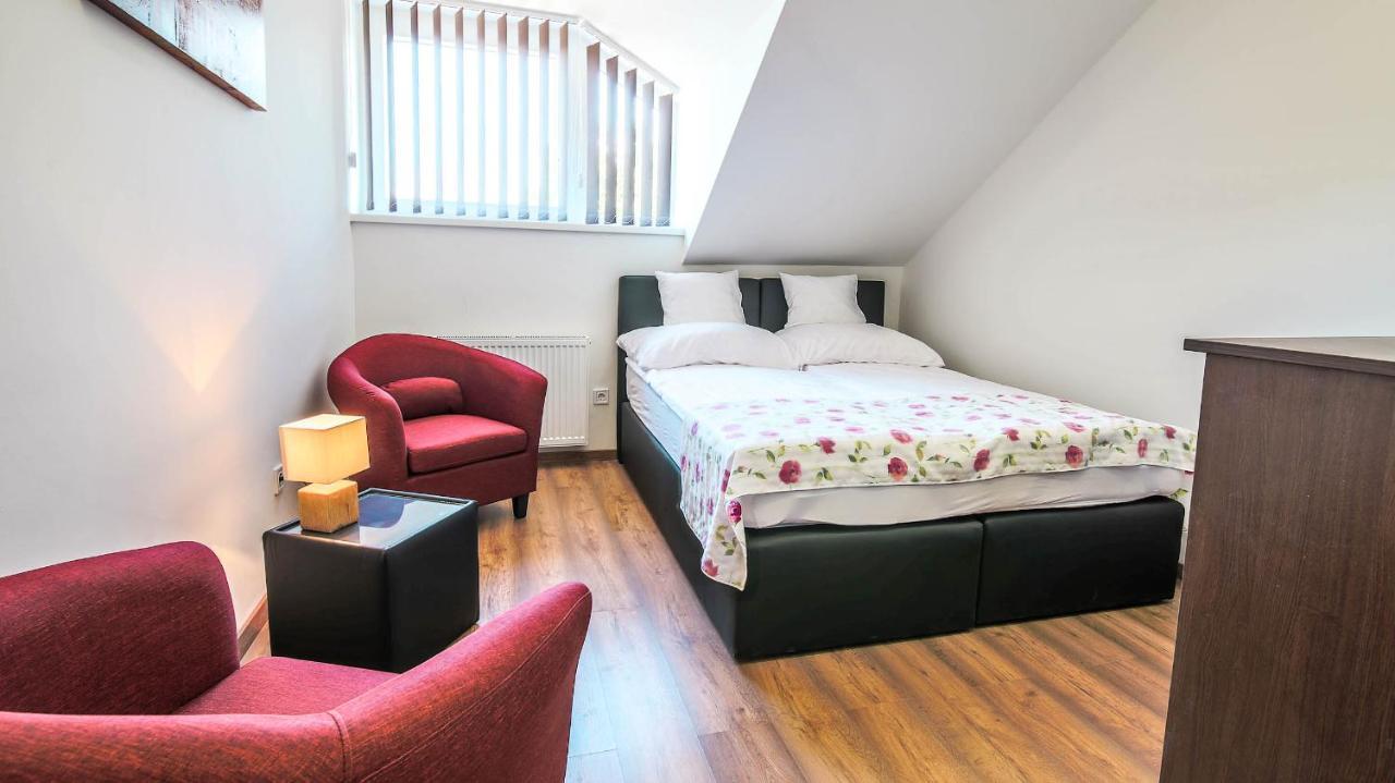 White Apartman Siofok Bagian luar foto