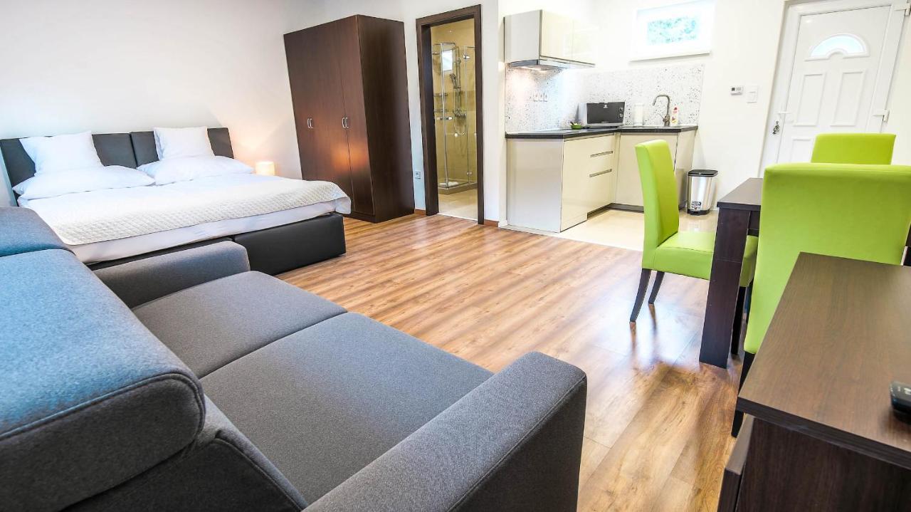 White Apartman Siofok Bagian luar foto