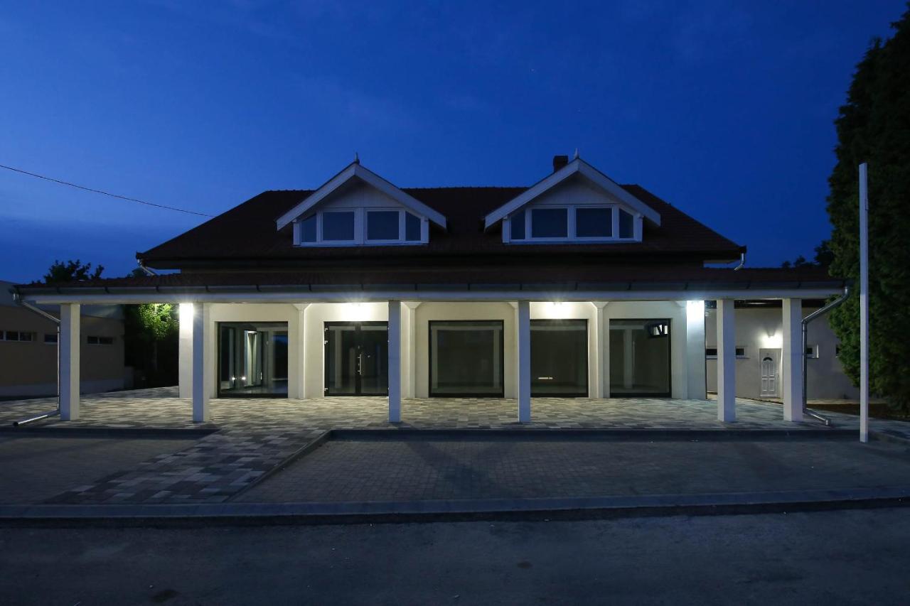 White Apartman Siofok Bagian luar foto