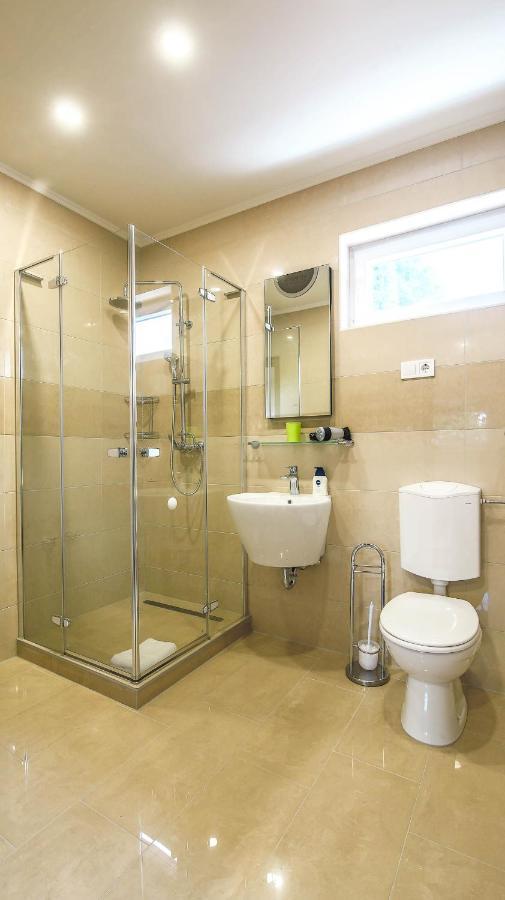 White Apartman Siofok Bagian luar foto