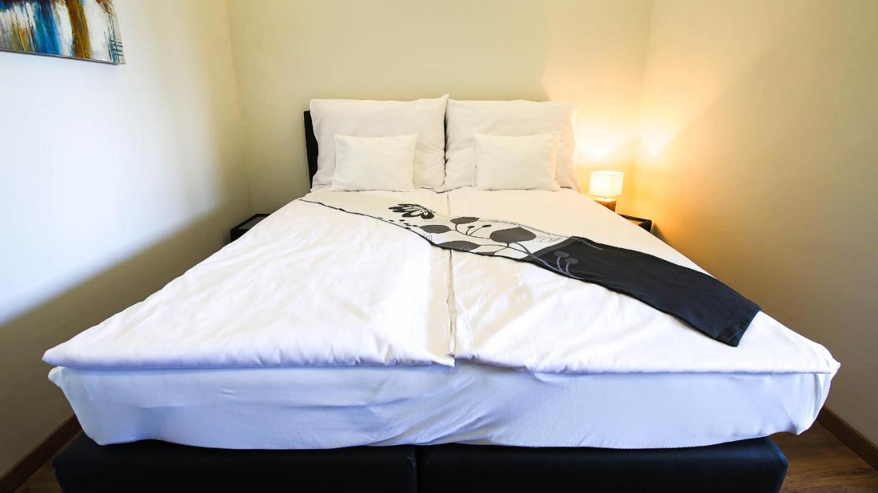 White Apartman Siofok Bagian luar foto