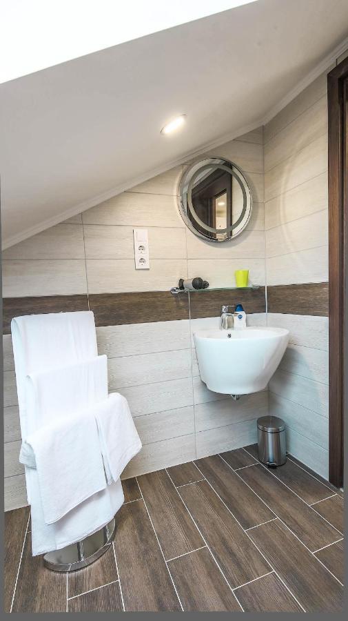 White Apartman Siofok Bagian luar foto